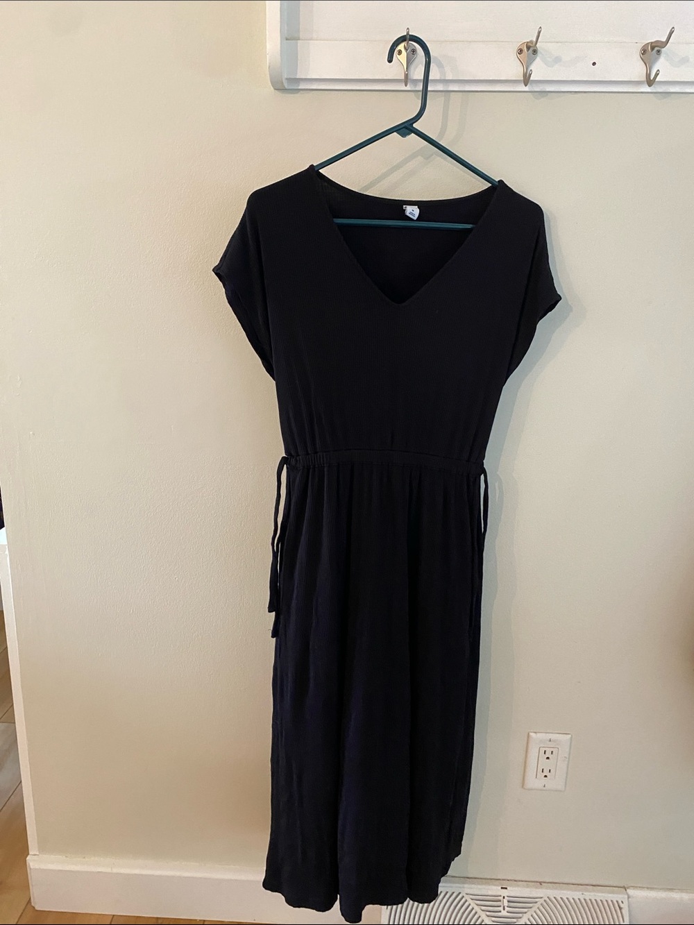Classic Black V-Neck Midi Dress with Tie Waist